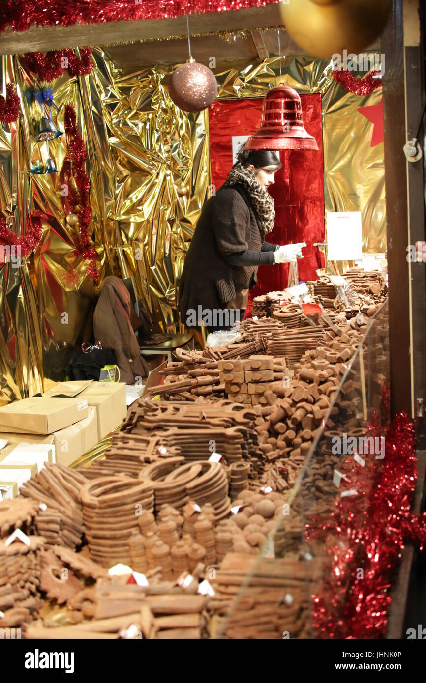 Berlin, Allemagne : stand de Noël avec décoration chocolat Banque D'Images
