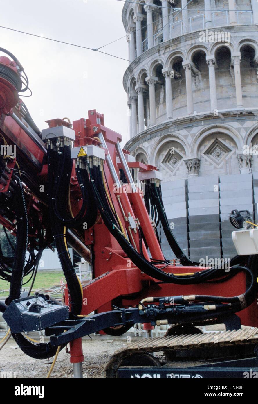Pise (Toscane, Italie), de travaux de consolidation des fondations pour le sauvetage de la célèbre tour penchée (avril 1999) Banque D'Images