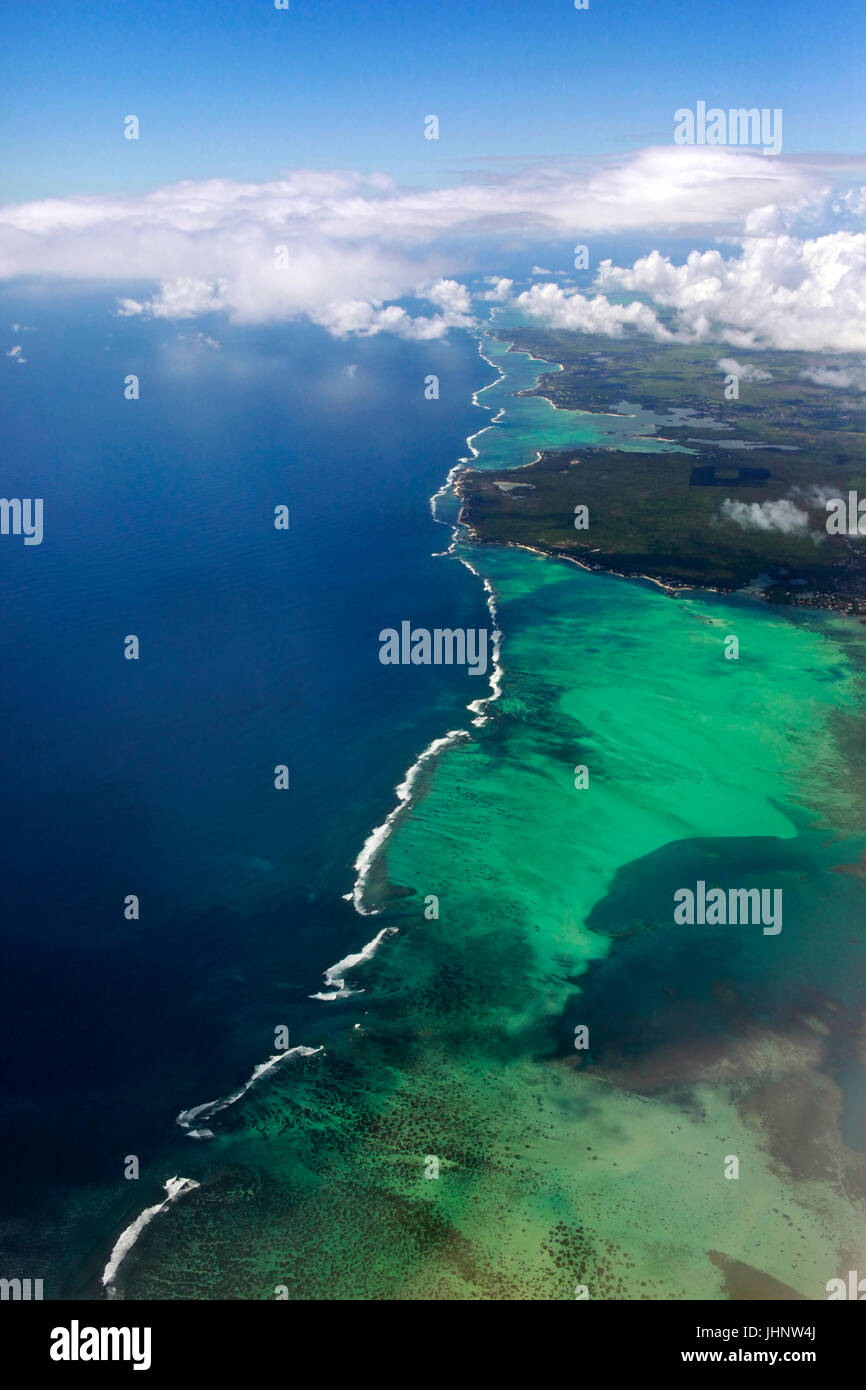 L'île Maurice vue du ciel montrant le bel océan Banque D'Images