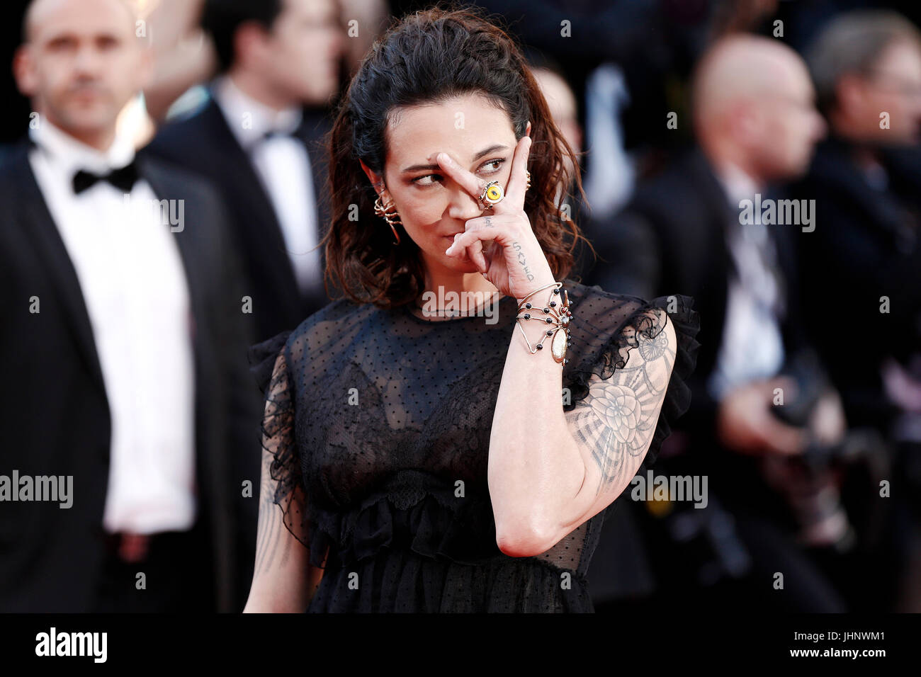 CANNES, FRANCE - 17 MAI : Asia Argento assiste à la "Ismael's Ghosts' premiere pendant le 70e Festival de Cannes le 17 mai 2017 à Cannes, France Banque D'Images