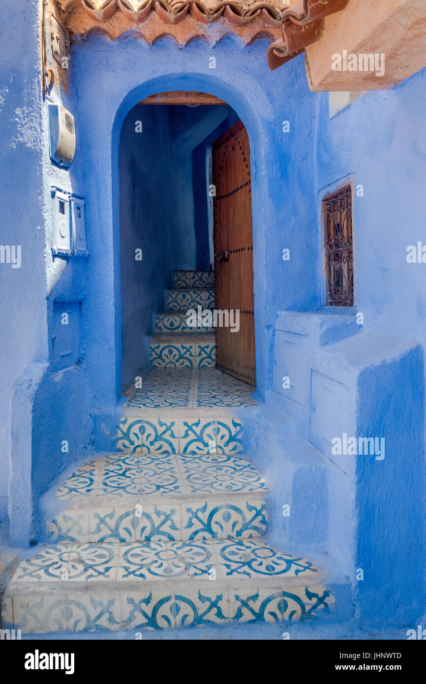 Le portail de l'escalier de Chefchaouen, au nord du Maroc Banque D'Images