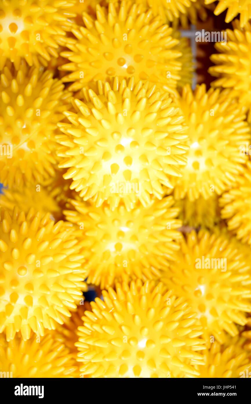Boules piquantes pour la thérapie couleur jaune vif Banque D'Images