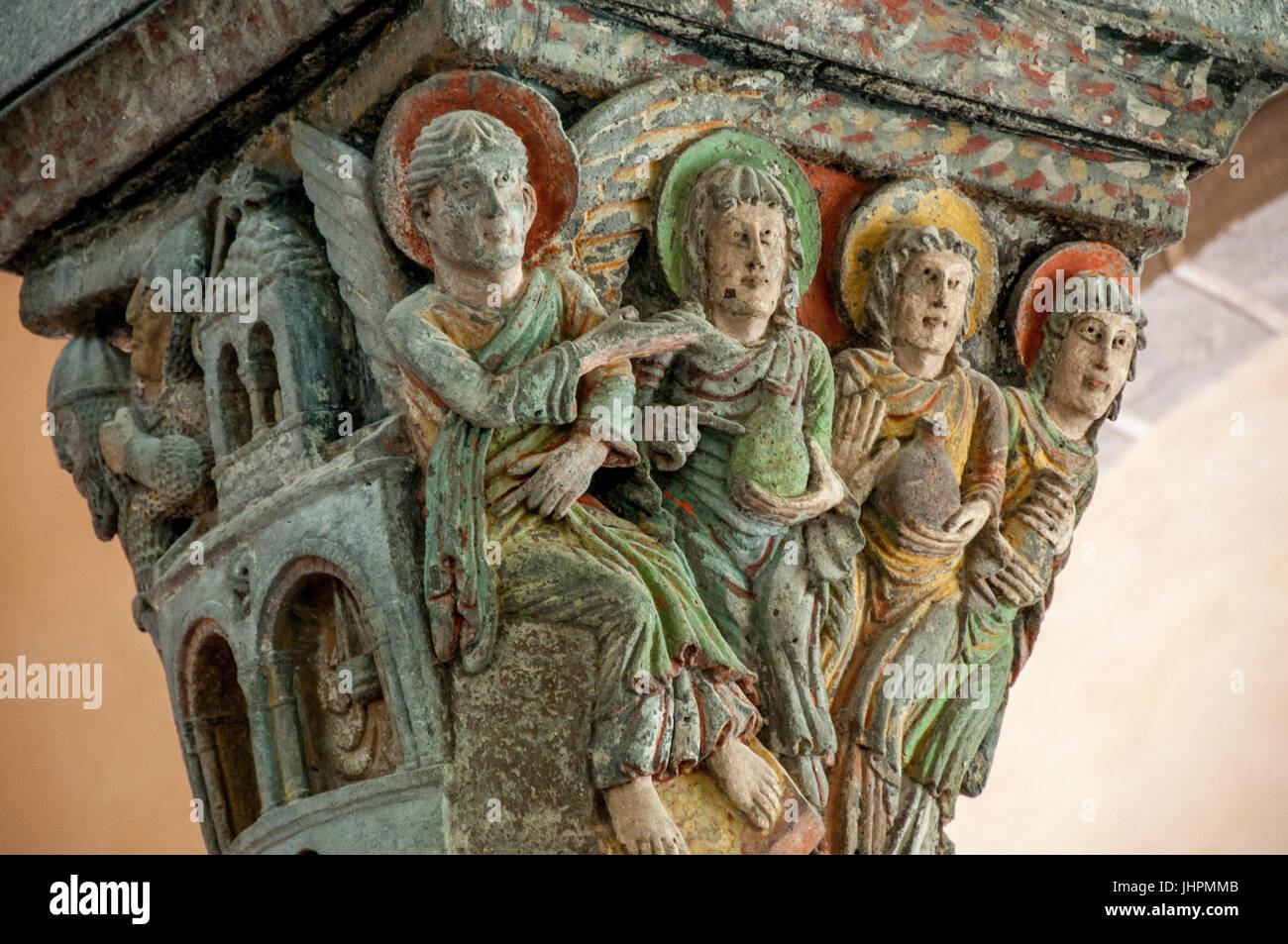 Sculpture sur les colonnes, de l'intérieur de l'église romane de Saint Nectaire, Puy de Dome, Auvergne, France Banque D'Images
