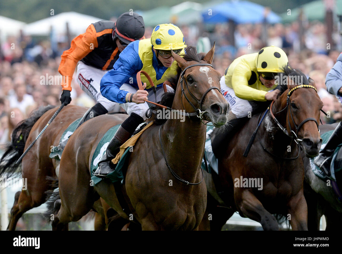 Concerto ballet monté par James Doyle (à gauche) remporte la 58e Coupe de Smith de John au cours de la deuxième journée de la réunion de la Coupe John Smith à l'hippodrome de York. Banque D'Images