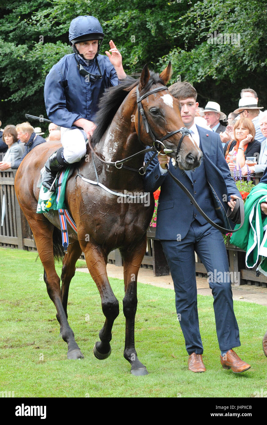 Ryan Moore célèbre remportant la bet365 Les enjeux superlatif sur Gustav Klimit pendant Darley July Cup Jour du Moet et Chandon juillet Festival à Newmarket Racecourse. Banque D'Images