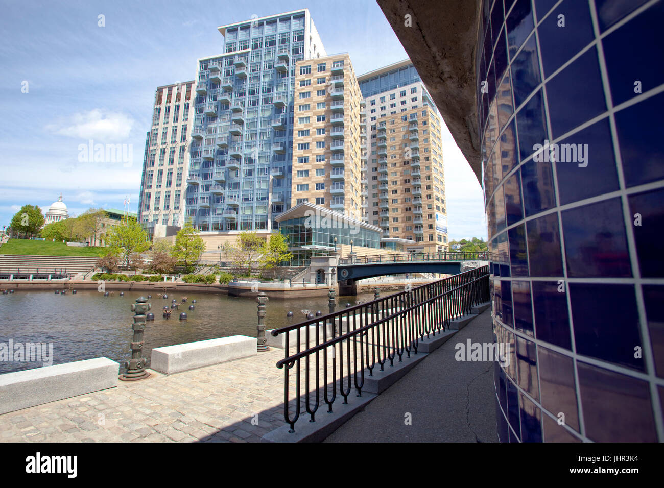 Appartements et condominiums avec vue sur la Place de l'eau Park à Providence, RI Banque D'Images