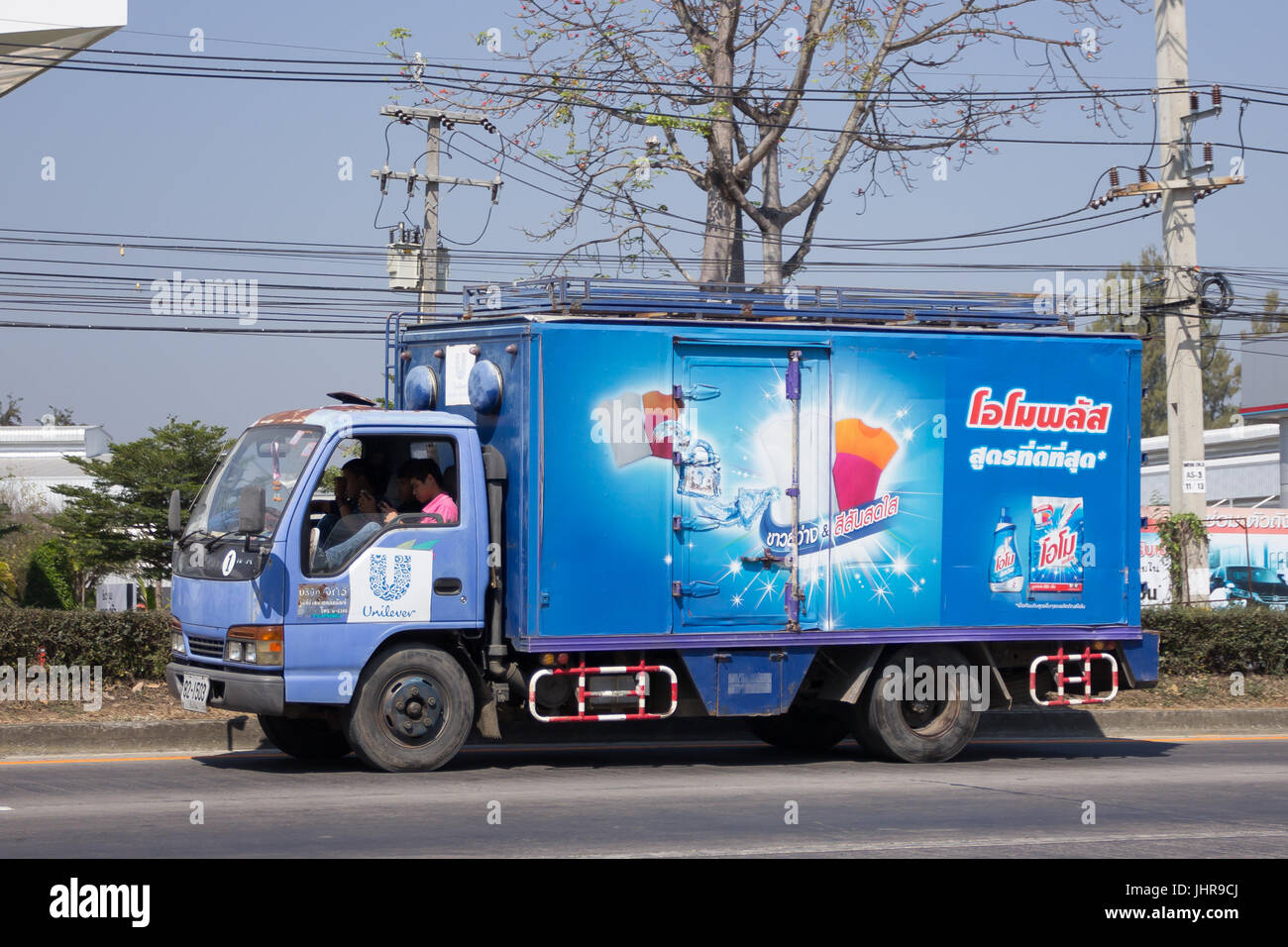 CHIANG MAI, THAÏLANDE - 20 février 2017 : camion conteneur d'Unilever. Photo road no.121 à environ 8 km du centre-ville de Chiang Mai, Thaïlande. Banque D'Images