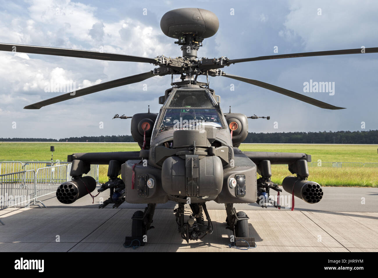 BERLIN - Jun 2, 2016 : l'Armée Britannique l'hélicoptère d'attaque AH-64D à l'affiche au Salon aéronautique ILA de Berlin Banque D'Images