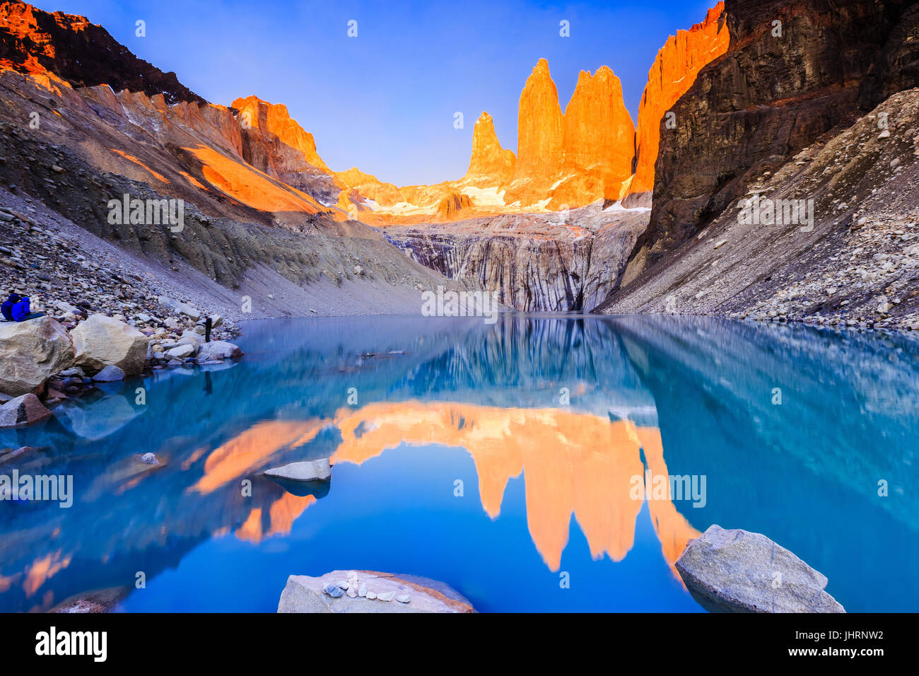 Parc National Torres del Paine, Chili. Lever du soleil à l'affût de Torres. Banque D'Images