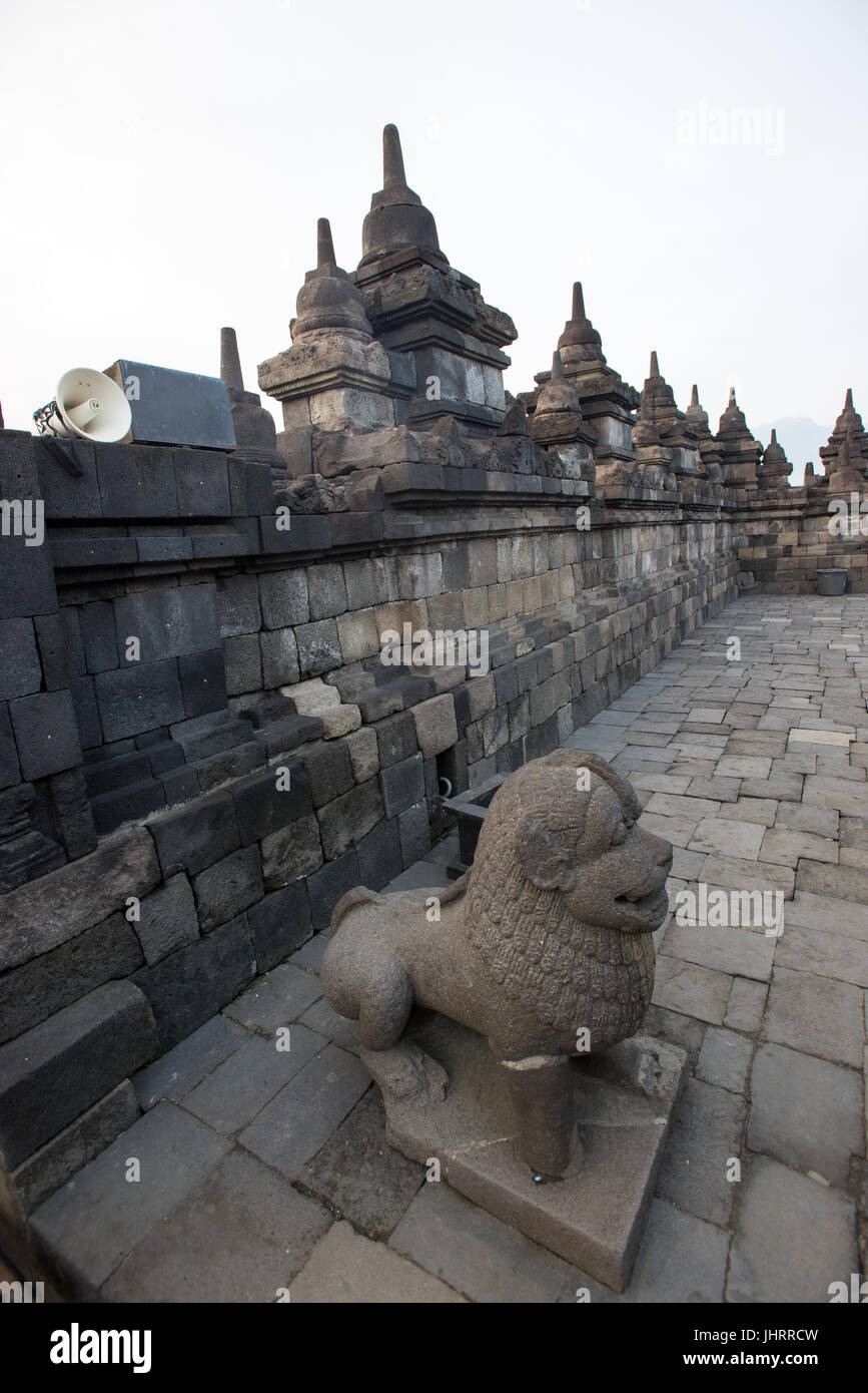 Vue panoramique sur un mur Histoire Temple de Borobudur Java Indonésie. Banque D'Images