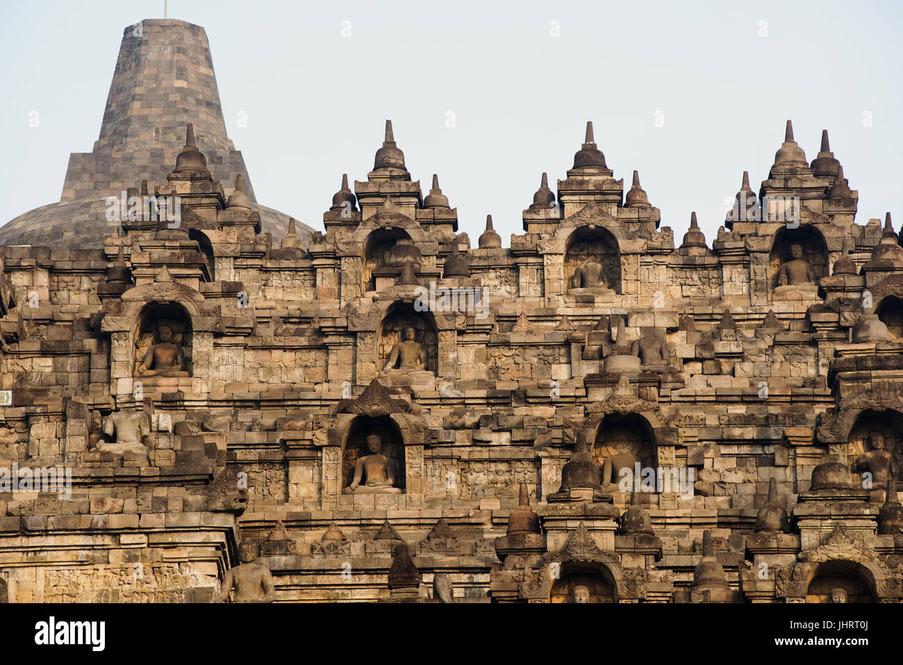 Vue panoramique de Borobudur Temple Bouddhiste Central Java Indonésie. Banque D'Images