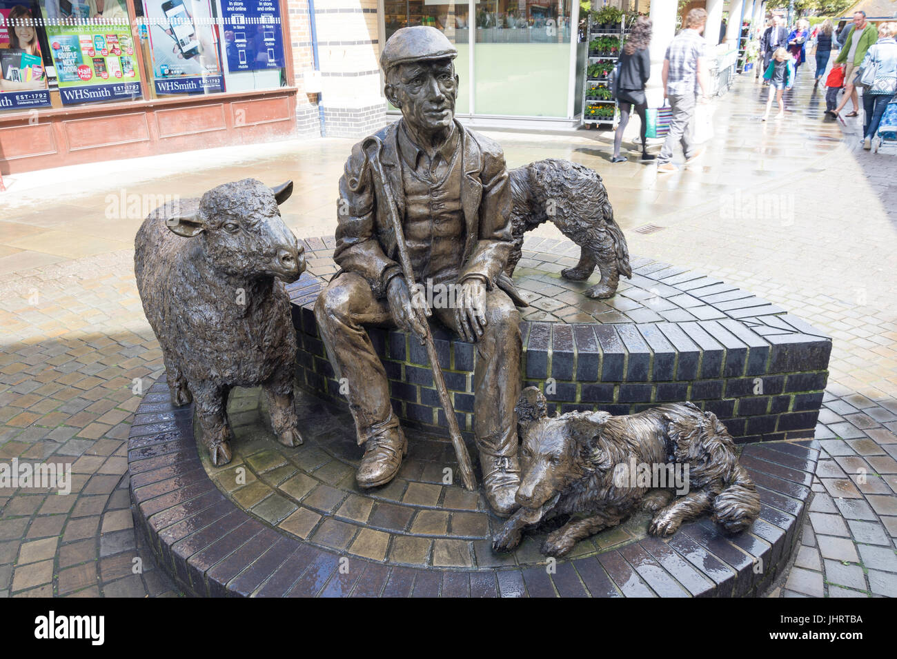 Shepherd sculpture en béliers Walk Shopping Centre, High Street, Petersfield, Hampshire, Angleterre, Royaume-Uni Banque D'Images