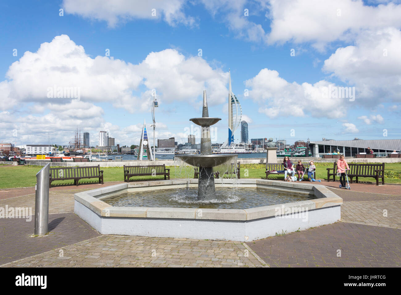 Fontaine dans les jardins, Falkland, Esplanade Gosport Gosport, Hampshire, Angleterre, Royaume-Uni Banque D'Images