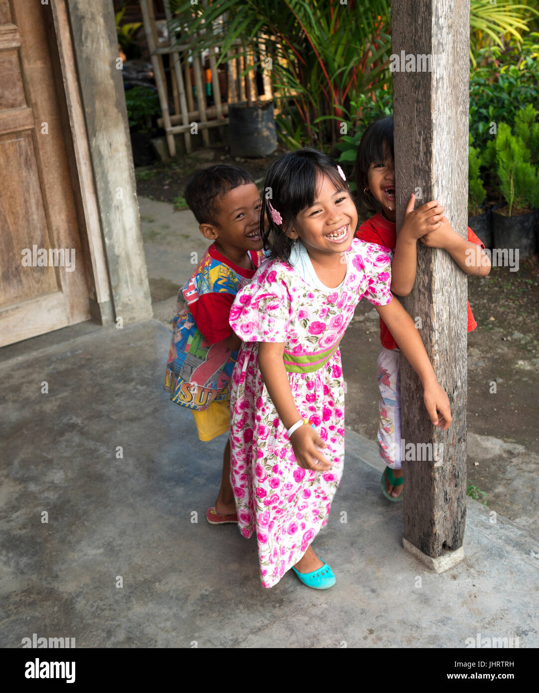 Trois enfants indonésiens gaies, Yogyakarta, Java, Indonésie Banque D'Images