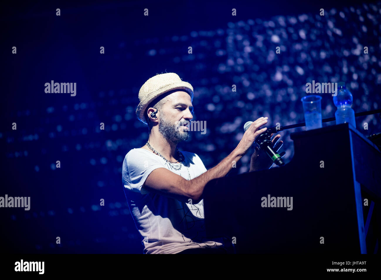Fabriano, Italie 15 Juillet 2017 Le chanteur italien Samuel Romano (de Subsonica) effectue au Festival des fleurs Crédit : Alberto Gandolfo/Alamy Live News Banque D'Images