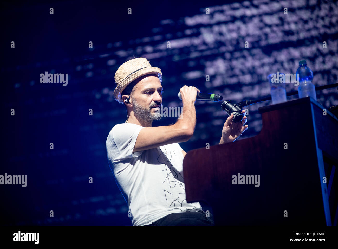 Fabriano, Italie 15 Juillet 2017 Le chanteur italien Samuel Romano (de Subsonica) effectue au Festival des fleurs Crédit : Alberto Gandolfo/Alamy Live News Banque D'Images