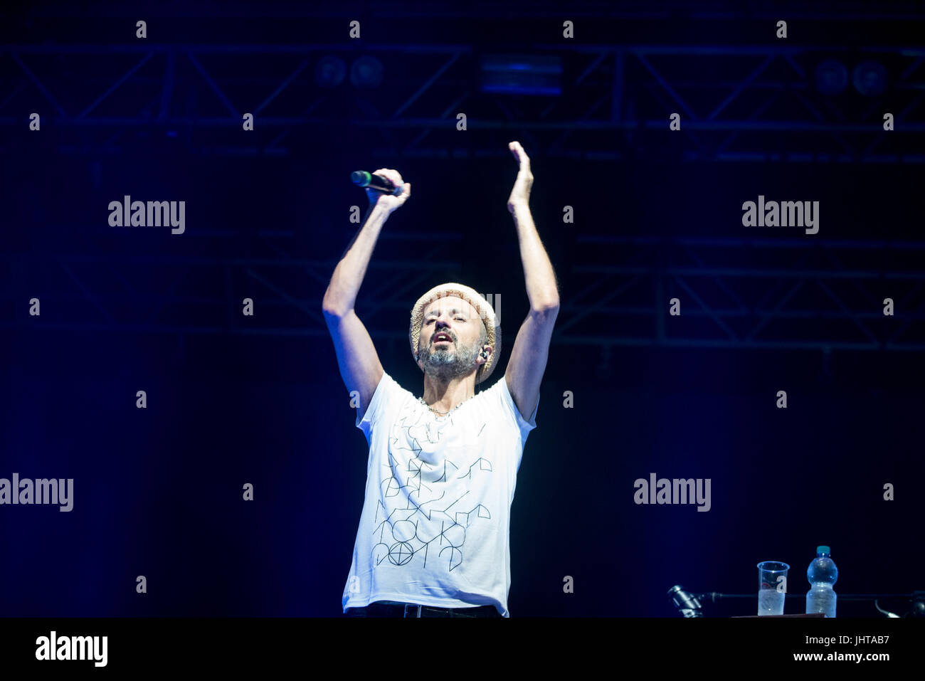Fabriano, Italie 15 Juillet 2017 Le chanteur italien Samuel Romano (de Subsonica) effectue au Festival des fleurs Crédit : Alberto Gandolfo/Alamy Live News Banque D'Images