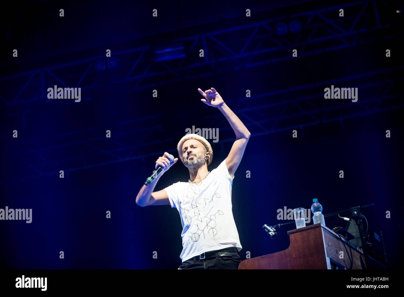 Fabriano, Italie 15 Juillet 2017 Le chanteur italien Samuel Romano (de Subsonica) effectue au Festival des fleurs Crédit : Alberto Gandolfo/Alamy Live News Banque D'Images