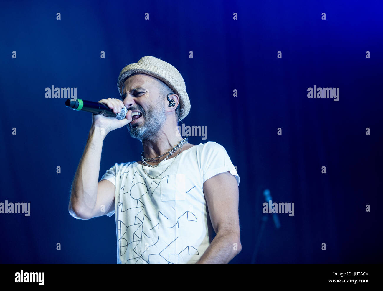 Fabriano, Italie 15 Juillet 2017 Le chanteur italien Samuel Romano (de Subsonica) effectue au Festival des fleurs Crédit : Alberto Gandolfo/Alamy Live News Banque D'Images