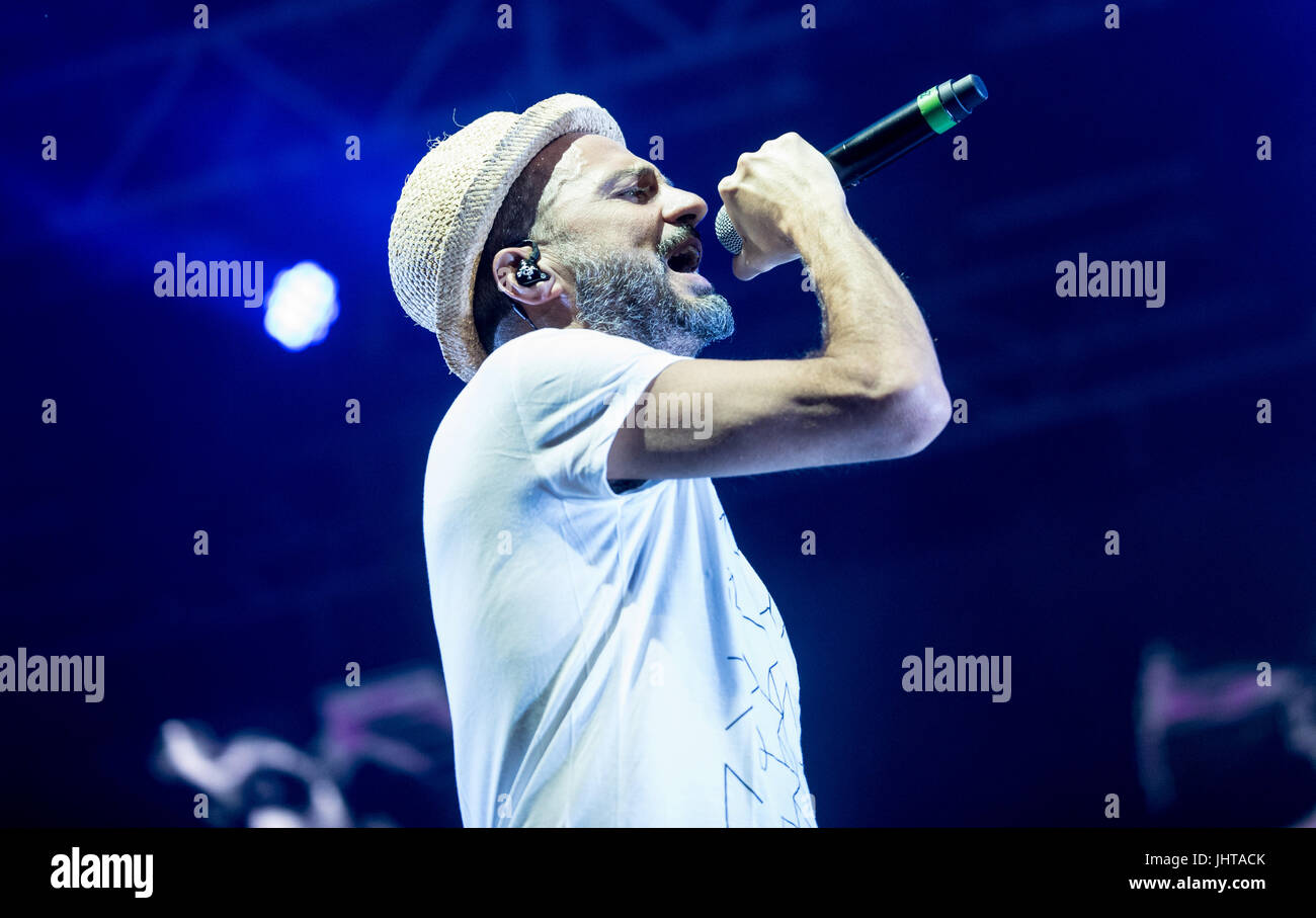 Fabriano, Italie 15 Juillet 2017 Le chanteur italien Samuel Romano (de Subsonica) effectue au Festival des fleurs Crédit : Alberto Gandolfo/Alamy Live News Banque D'Images