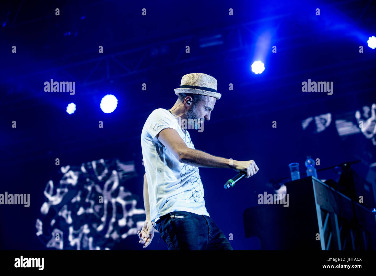Fabriano, Italie 15 Juillet 2017 Le chanteur italien Samuel Romano (de Subsonica) effectue au Festival des fleurs Crédit : Alberto Gandolfo/Alamy Live News Banque D'Images