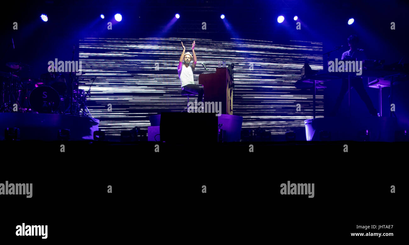 Fabriano, Italie 15 Juillet 2017 Le chanteur italien Samuel Romano (de Subsonica) effectue au Festival des fleurs Crédit : Alberto Gandolfo/Alamy Live News Banque D'Images
