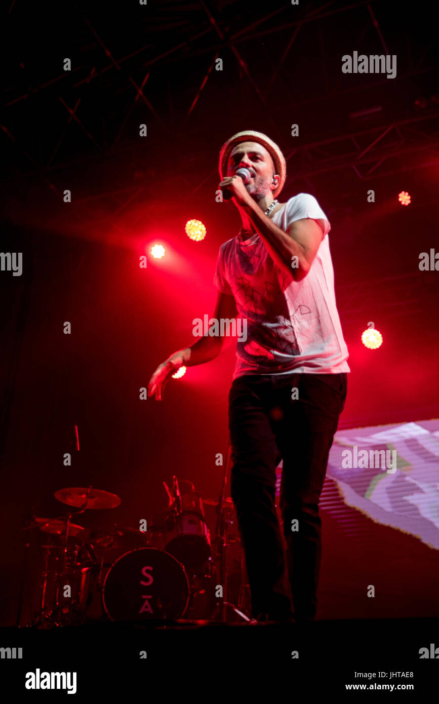 Fabriano, Italie 15 Juillet 2017 Le chanteur italien Samuel Romano (de Subsonica) effectue au Festival des fleurs Crédit : Alberto Gandolfo/Alamy Live News Banque D'Images