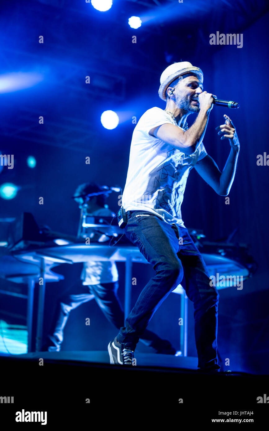 Fabriano, Italie 15 Juillet 2017 Le chanteur italien Samuel Romano (de Subsonica) effectue au Festival des fleurs Crédit : Alberto Gandolfo/Alamy Live News Banque D'Images