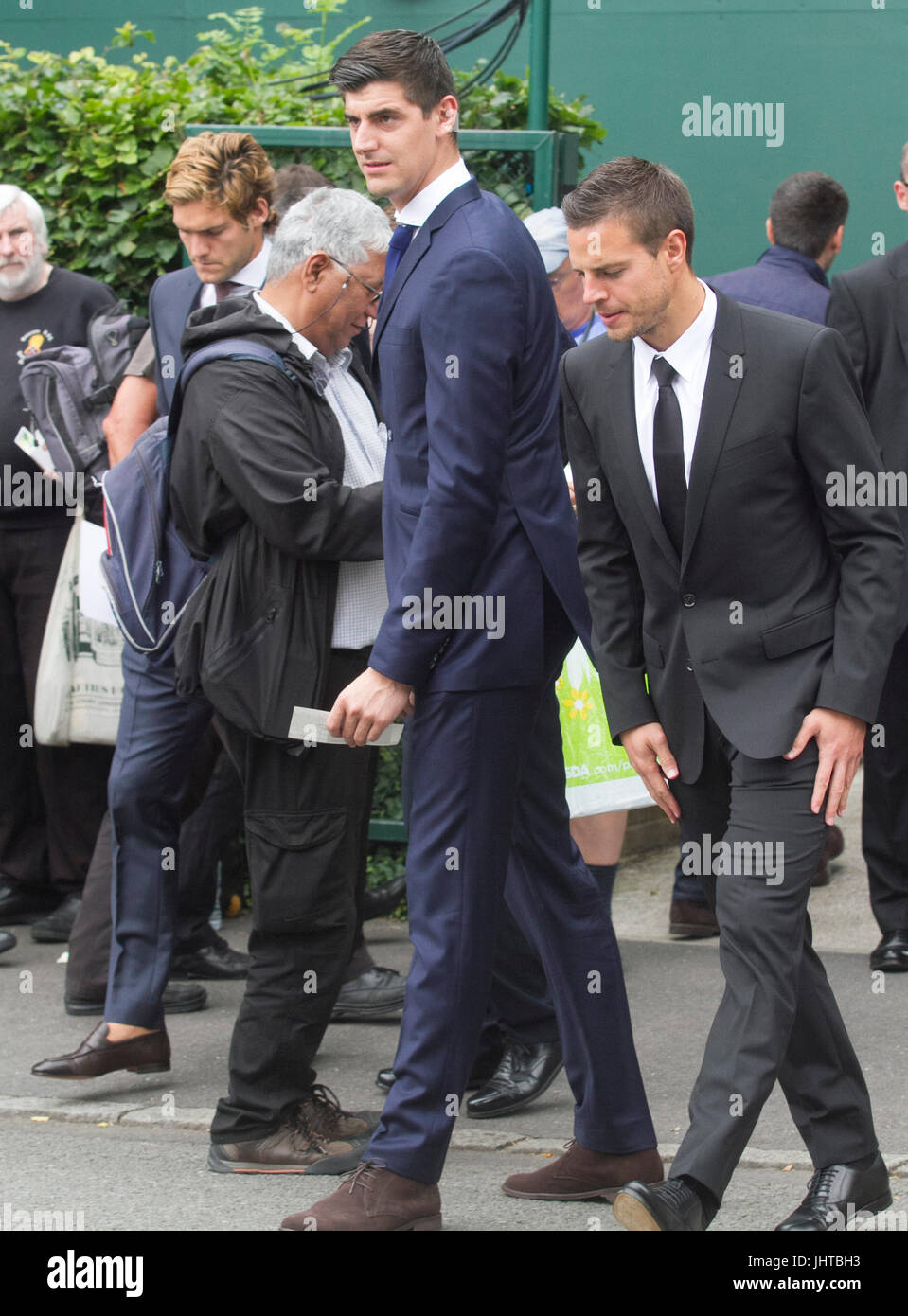 London UK. 16 juillet 2017. Gardien de but professionnel de Chelsea et international de football belge Thibaut Courtois arrive sur le All England Tennis Club pour la finale de WImbledon des célibataires men's Credit : amer ghazzal/Alamy Live News Banque D'Images