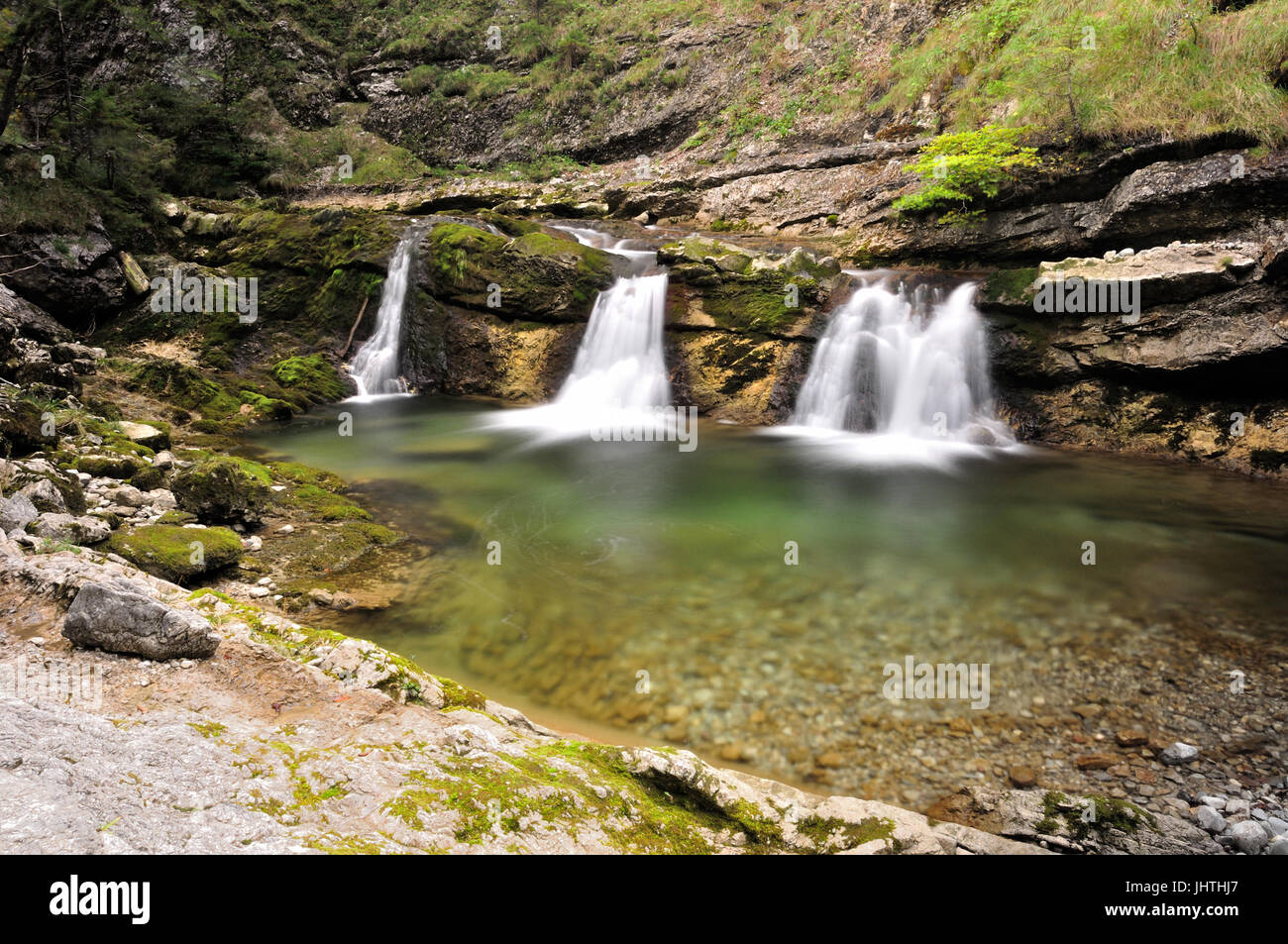 Trois petites chutes d'eau à un ruisseau de montagne dans les Alpes bavaroises près de Ruhpolding, en Allemagne et Autriche, Heutal, Unken Banque D'Images
