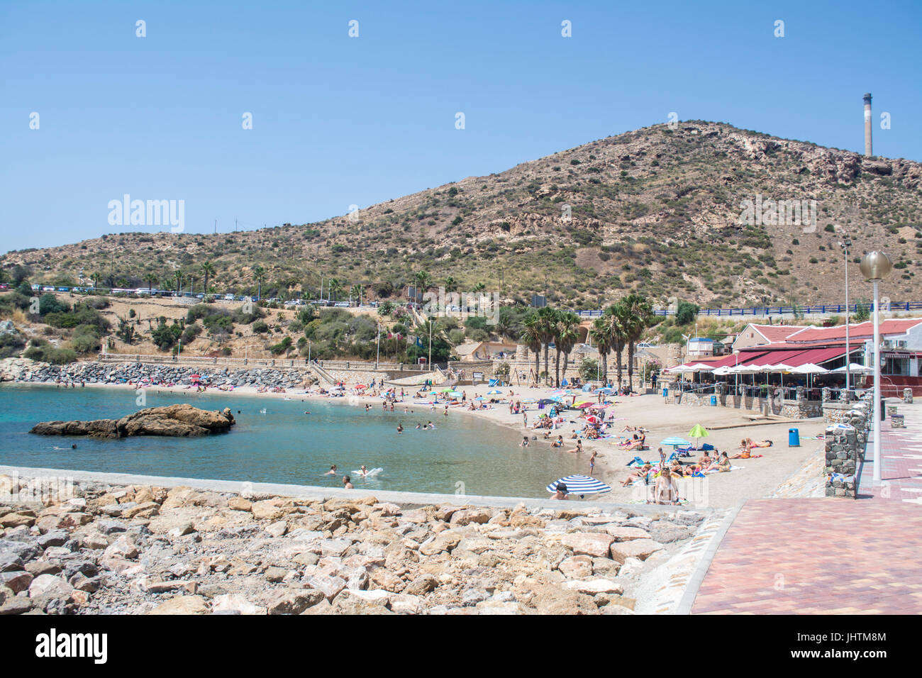 Plage et Beach bar restaurant de Cala Cortina près de Cartagena Murcia Espagne Banque D'Images