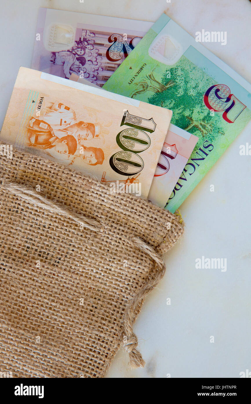 Singapourien de l'argent dans un sac. Banque D'Images