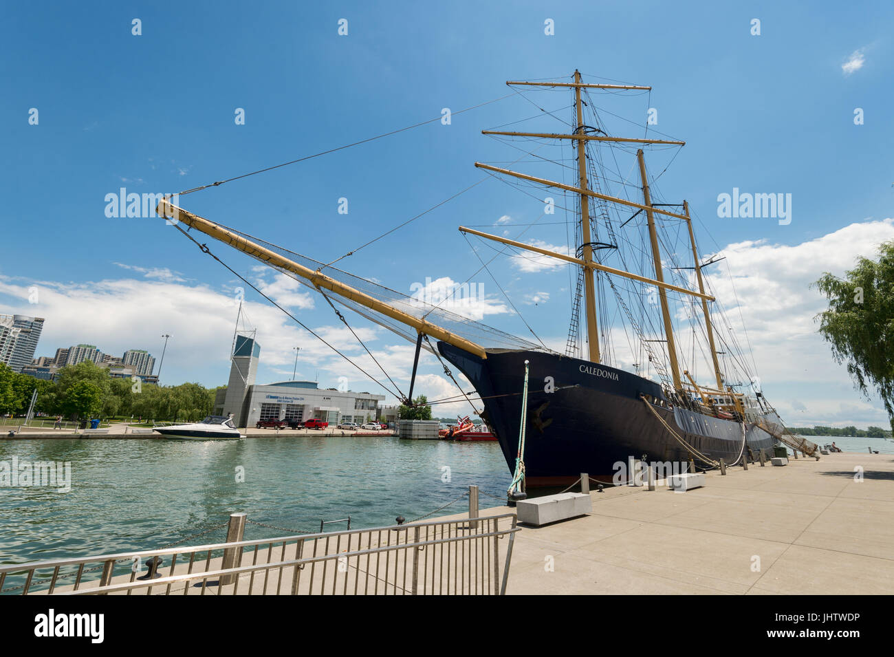 Toronto, CA - 26 juin 2017 : Le grand voilier 'Caledonia' est amarré dans le port de Toronto Banque D'Images Toronto, CA - 26 juin 2017 : Le grand voilier 'Caledonia' est amarré dans le port de Toronto Banque D'Images