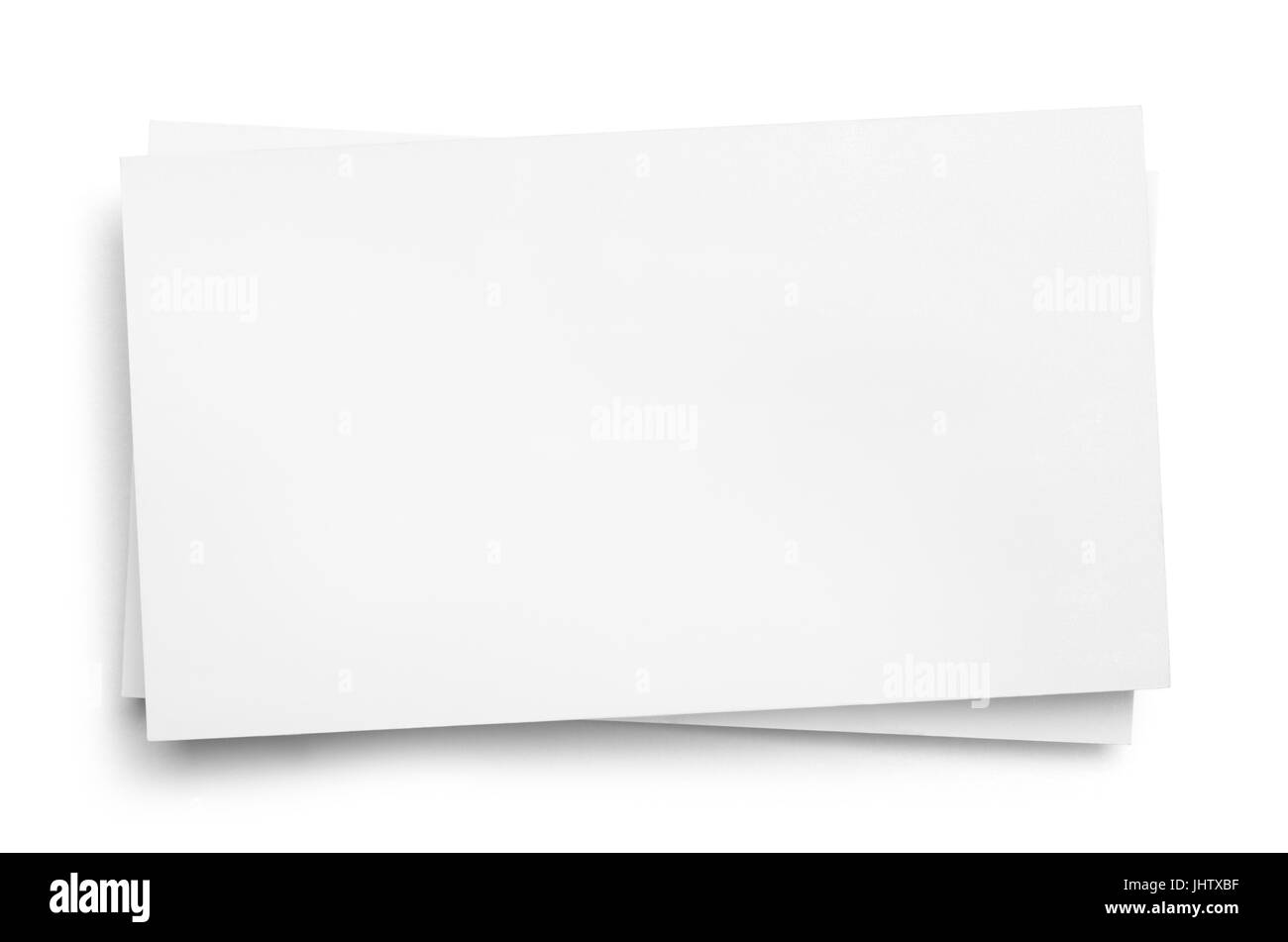 Cartes d'affaires en tas en blanc isolé sur fond blanc. Banque D'Images