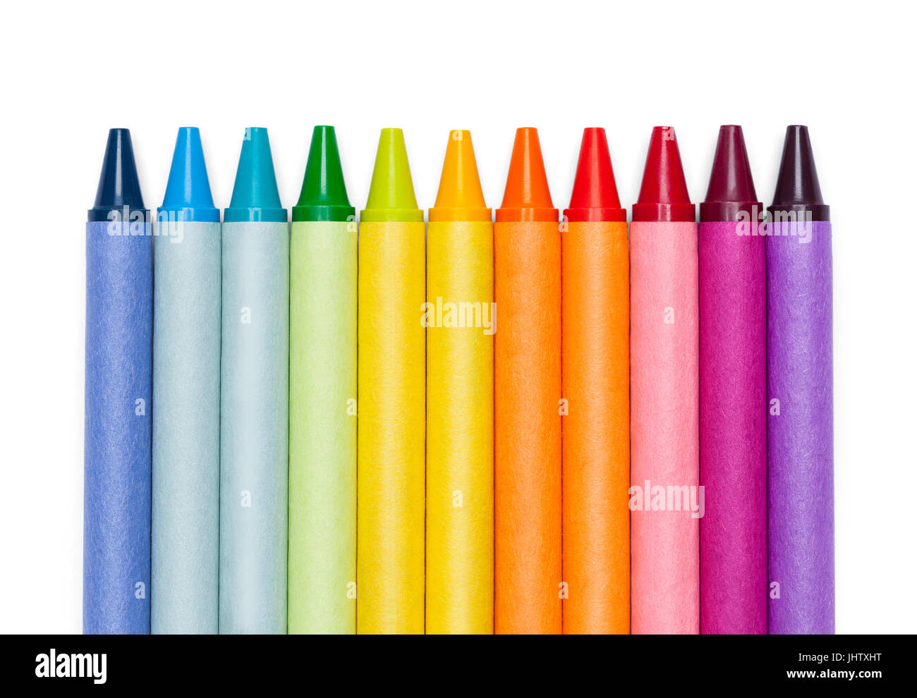Arc-en-ciel de Crayons isolé sur fond blanc. Banque D'Images