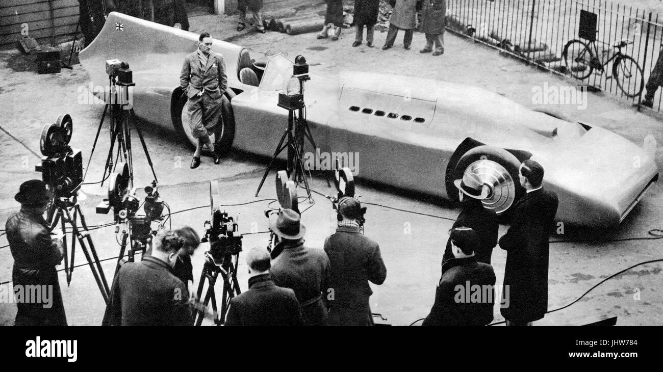 Photo - Sir Malcolm Campbell & 'Bluebird' avant de rompre Record du monde de vitesse (1935) Banque D'Images