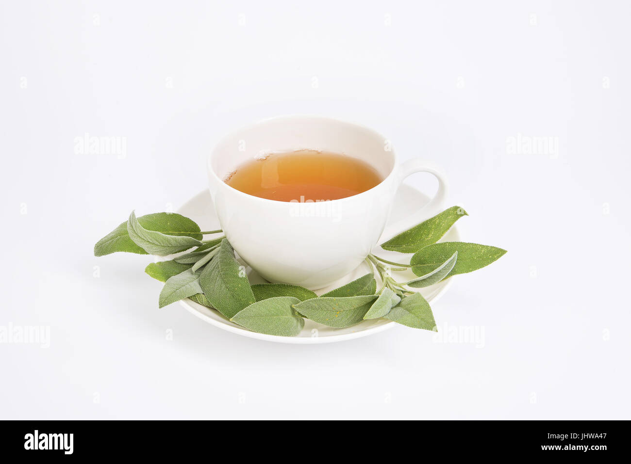 Tasse de thé fraîchement décorées de motifs floraux et à base de guirlande. Banque D'Images