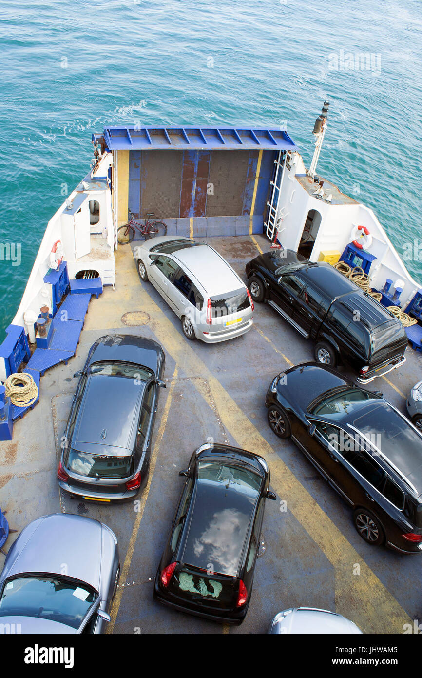 Proue d'un roulier à passagers et véhicules traversant la mer Banque D'Images