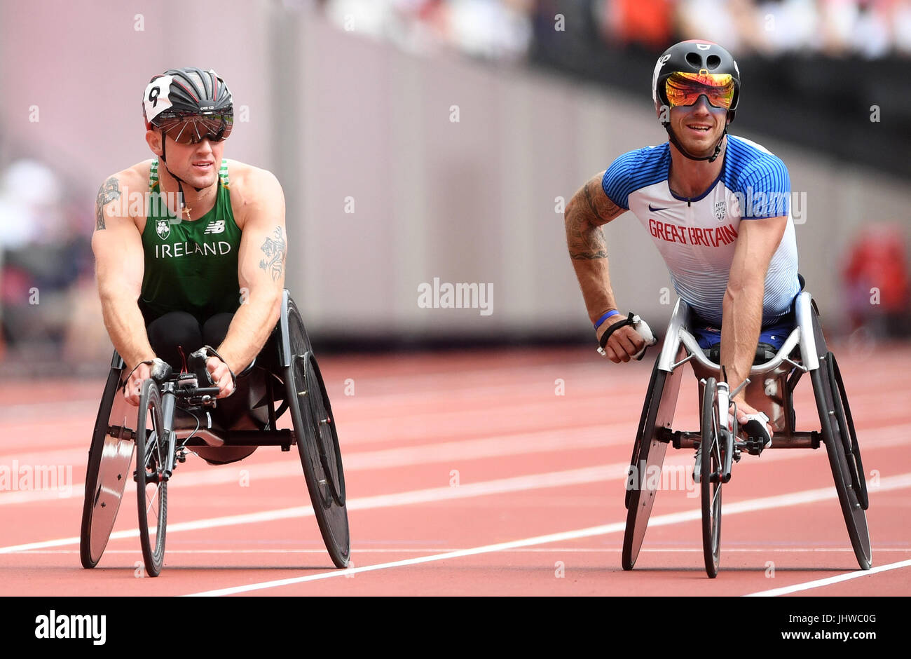 Patrick Monahan L'Irlande (à gauche) et la société britannique Richard Chissaro pendant le 1500m hommes T54 deuxième la chaleur durant la troisième journée du Championnat du Monde 2017 Para athlétisme Stade à Londres. Banque D'Images