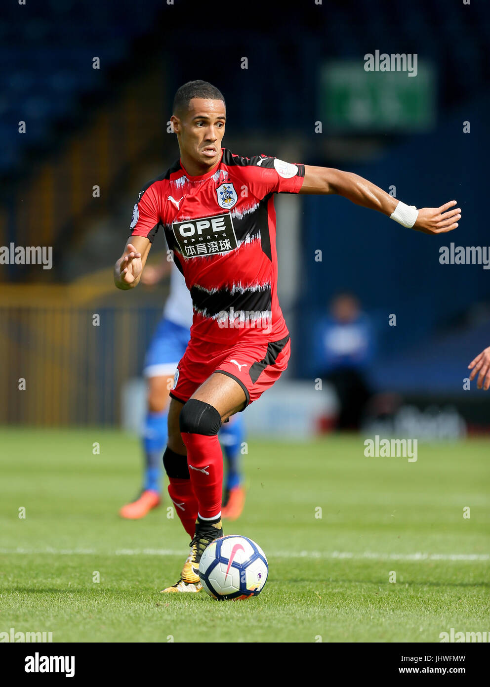 Huddersfield Town's Tom Ince pendant l'avant-saison match au domaine la Lane, Bury. Banque D'Images