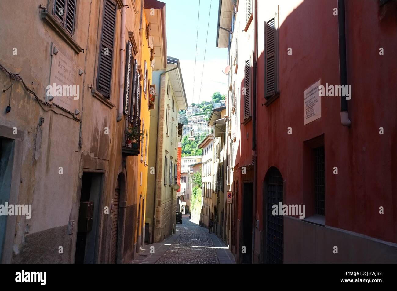 Un typique backstreet, Citta Alta (ville haute), Bergame, Lombardie, Italie du nord, Juillet 2017 Banque D'Images
