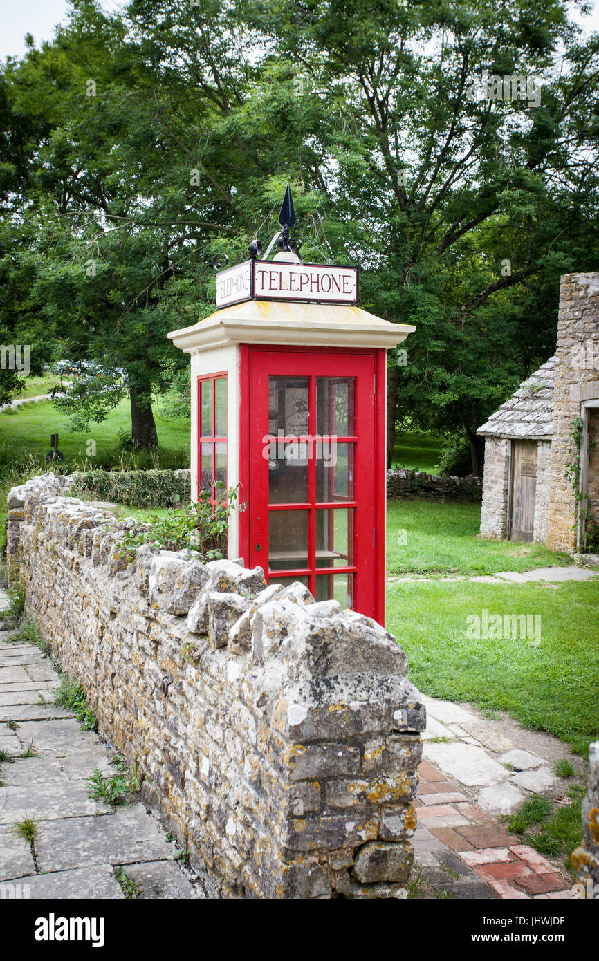 Tyneham, village près de Wareham, Dorset. Une partie de l'Purbecks. Évacuée en 1943 et reste désert. L'église et de l'école seulement les bâtiments intacts. Banque D'Images