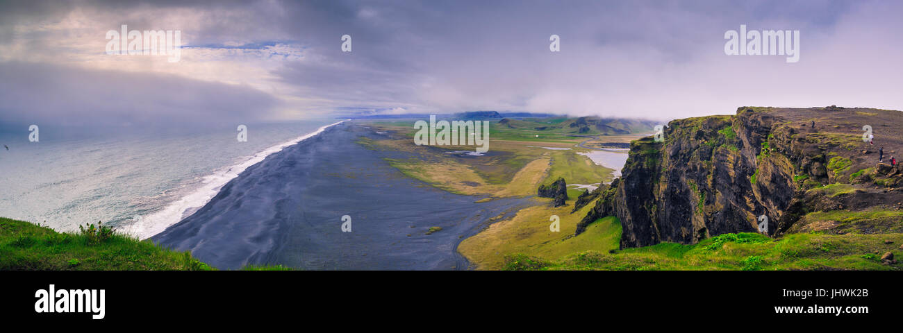 Paysage Panorama Photo de plage de sable noir provenant de Dyrhólaey, Vik, Islande Banque D'Images