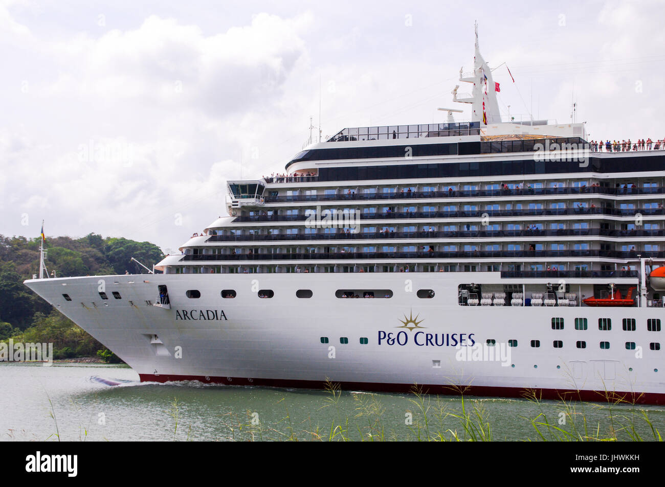 L'Arcadia bateau de croisière dans le canal de Panama Photo Stock Alamy