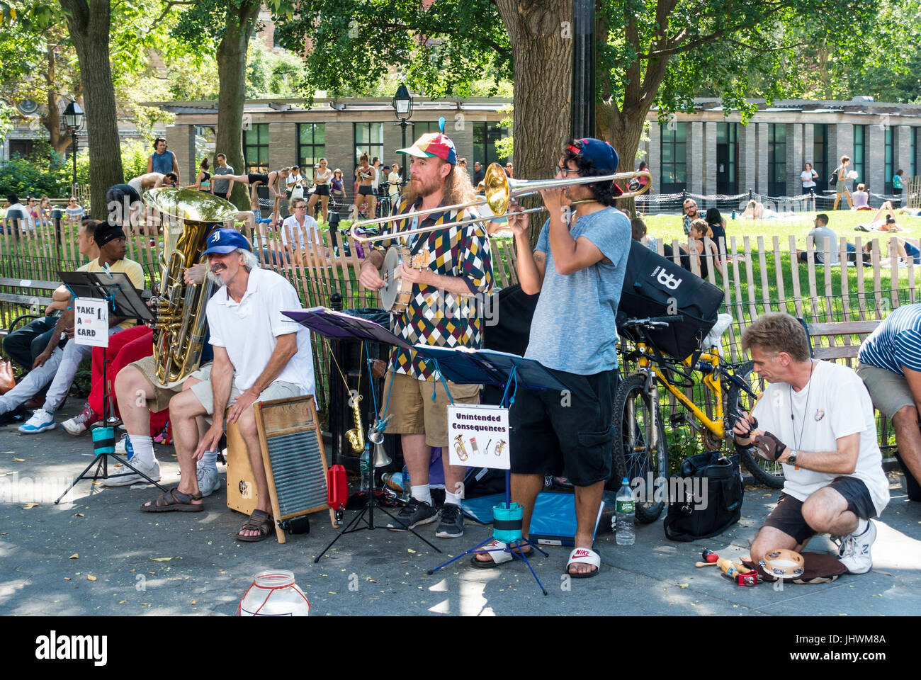 Conséquences inattendues, un groupe unique de musiciens de jazz qui joue un mélange de musique américaine de styles traditionnels, folkloriques et modernes Banque D'Images