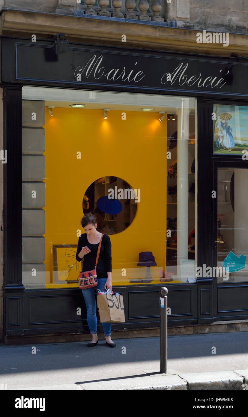 Marie Mercie hat store, Paris FR Banque D'Images