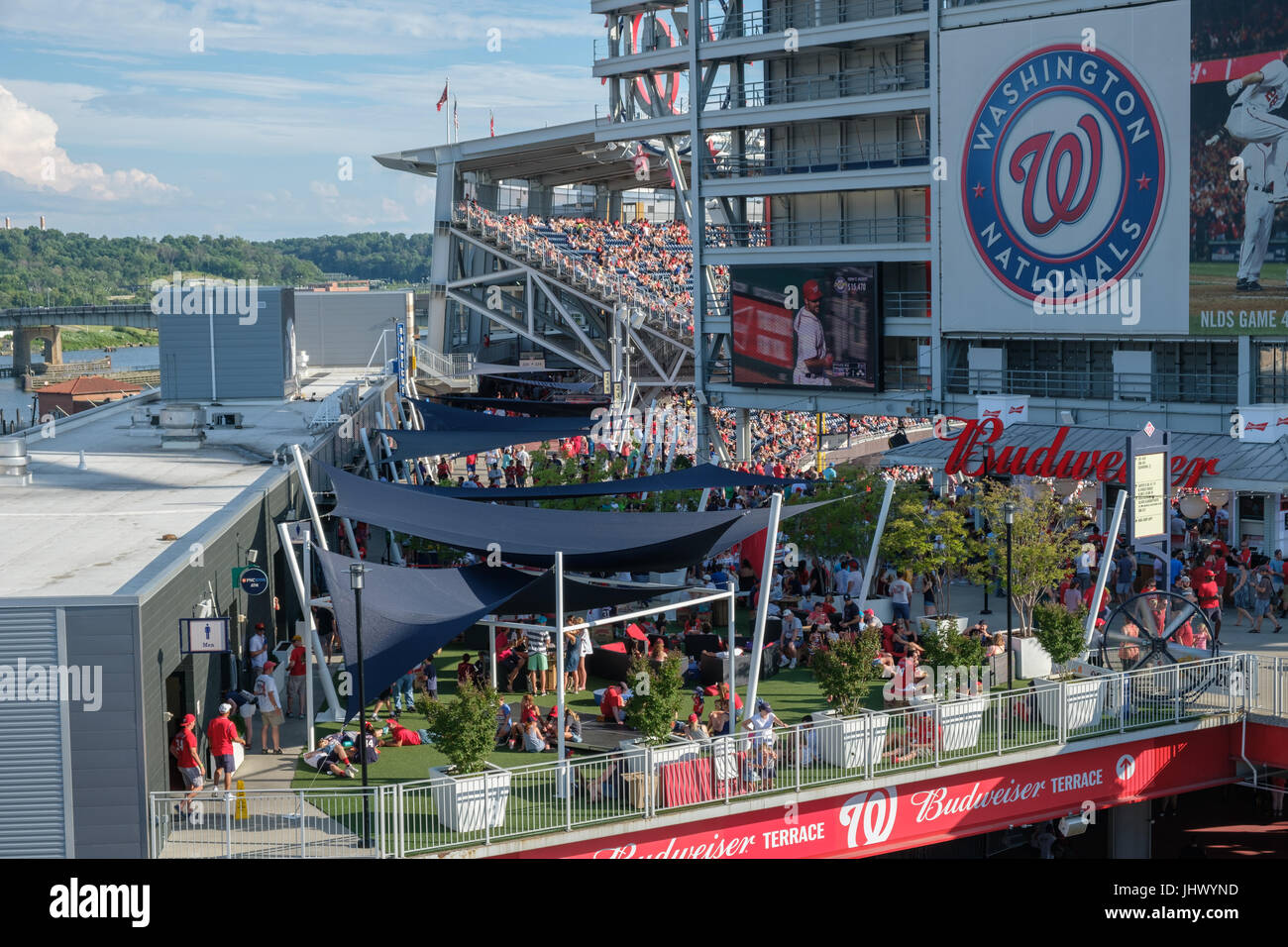 Les spectateurs à Washington Nationals Park pour un jeu avec les Braves d'Atlanta Banque D'Images
