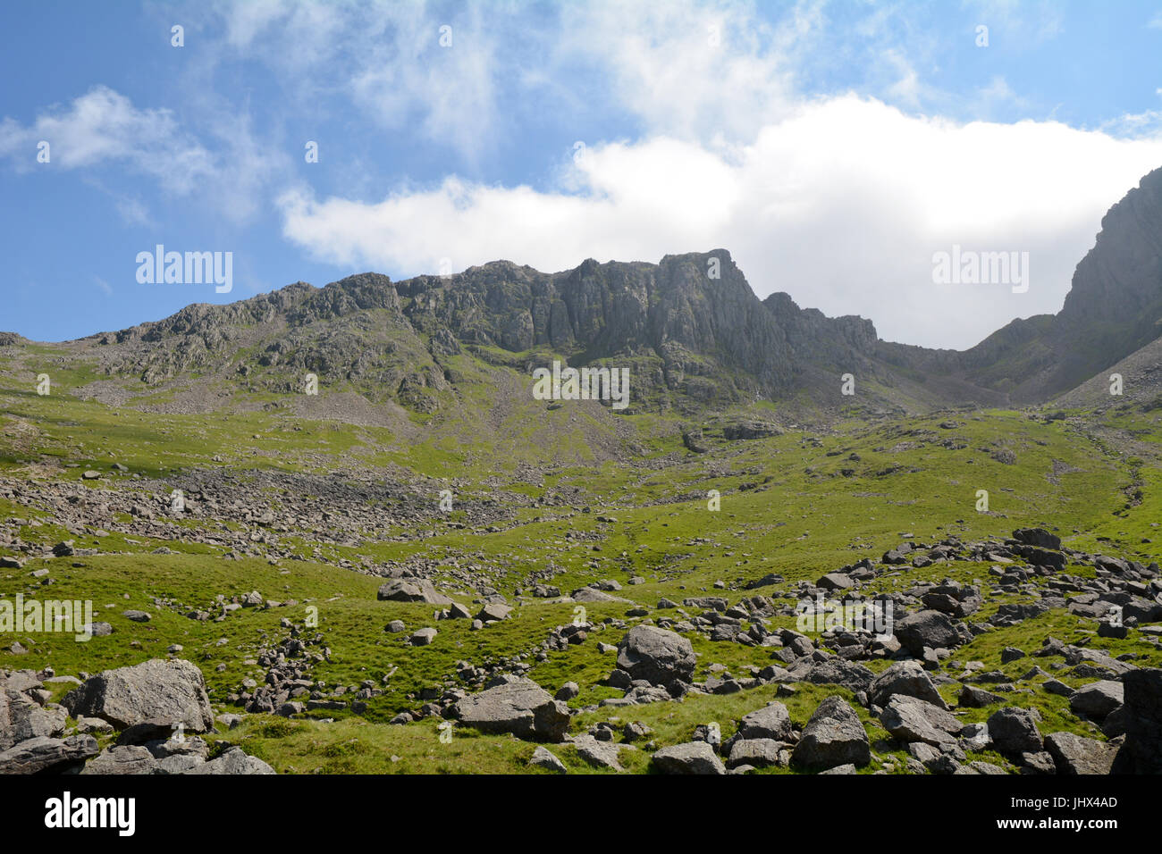 Super fin, de mauvais Crag, Scafell Pike, Lingmell et Scafell, vu de l'Wasdale Head Sentier dans le Lake District, Cumbria, Angleterre Banque D'Images