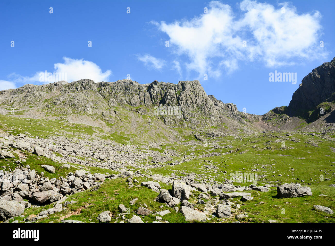 Super fin, de mauvais Crag, Scafell Pike, Lingmell et Scafell, vu de l'Wasdale Head Sentier dans le Lake District, Cumbria, Angleterre Banque D'Images