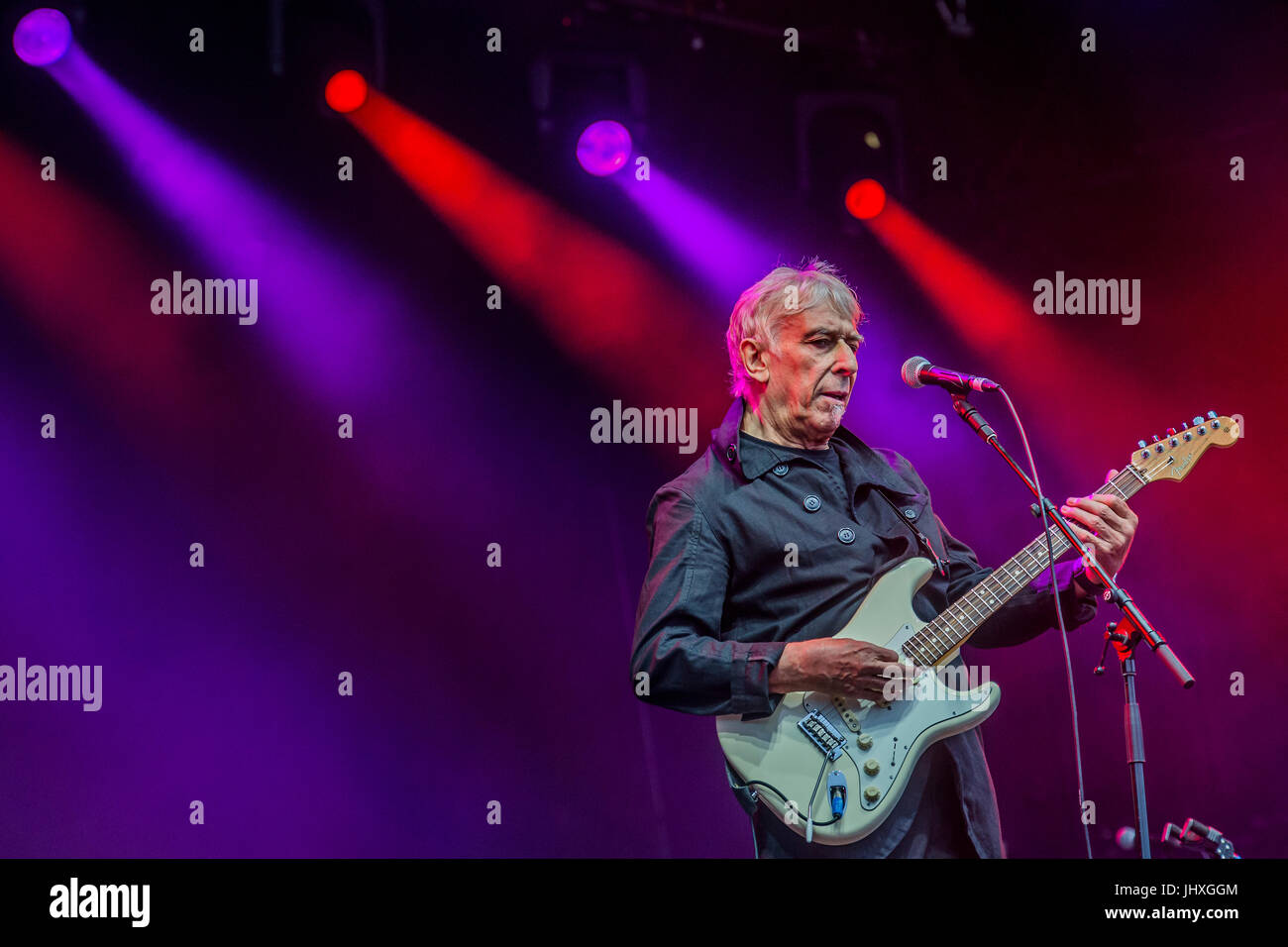 Henham Park, Suffolk, UK. 16 juillet, 2017. John Cale joue l'Obélisque étape - La Latitude 2017 Festival, Henham Park. Suffolk 16 Juillet 2017 Crédit : Guy Bell/Alamy Live News Banque D'Images